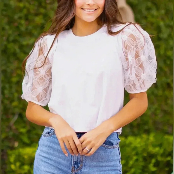 SOUTHERN GRACE White Blossoms Short Puff Sleeve Blouse Cottage Coastal Chic - Picture 3 of 7